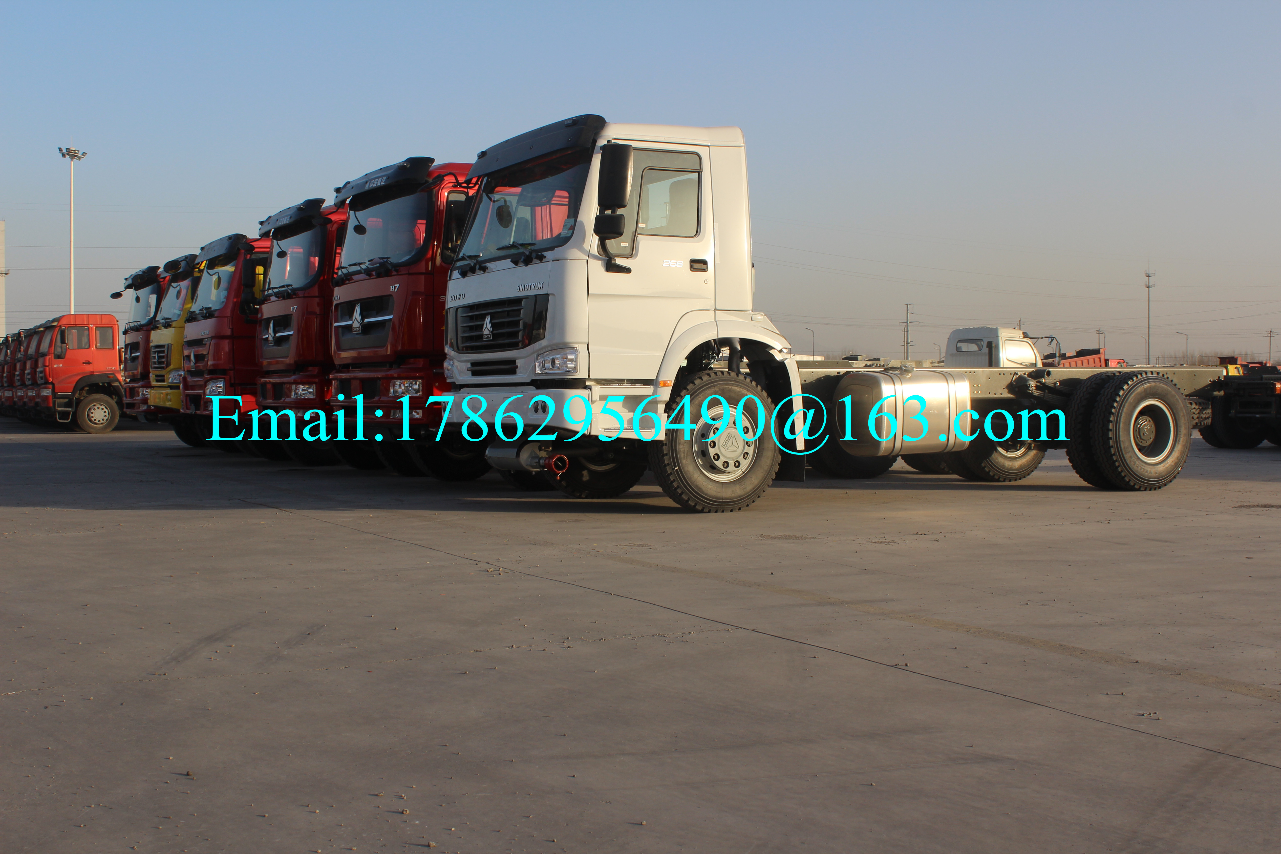 90km / H HOWO 4x2 Tractor Trailer Truck 9.726L Pojemność silnika ZZ4181M3611W