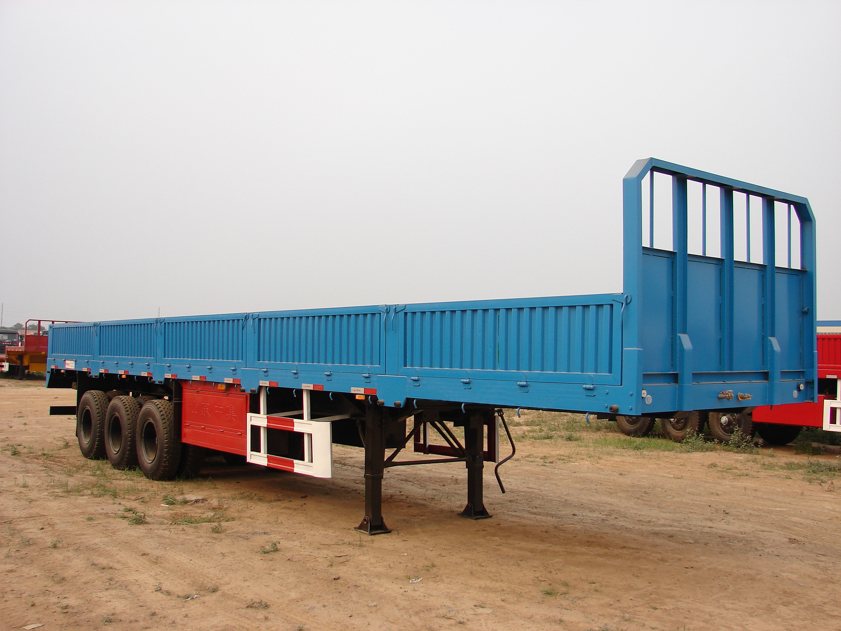 SINOTRUK 40ft Heavy Trailer Semi Trailers Cargo Truck 2/3 Osie z kabiną 40-60 ton