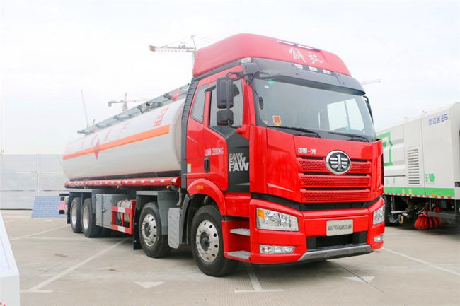 Duża pojemność 8x4 FAW Zbiornik paliwa Diesel Euro 3 czerwony kolor