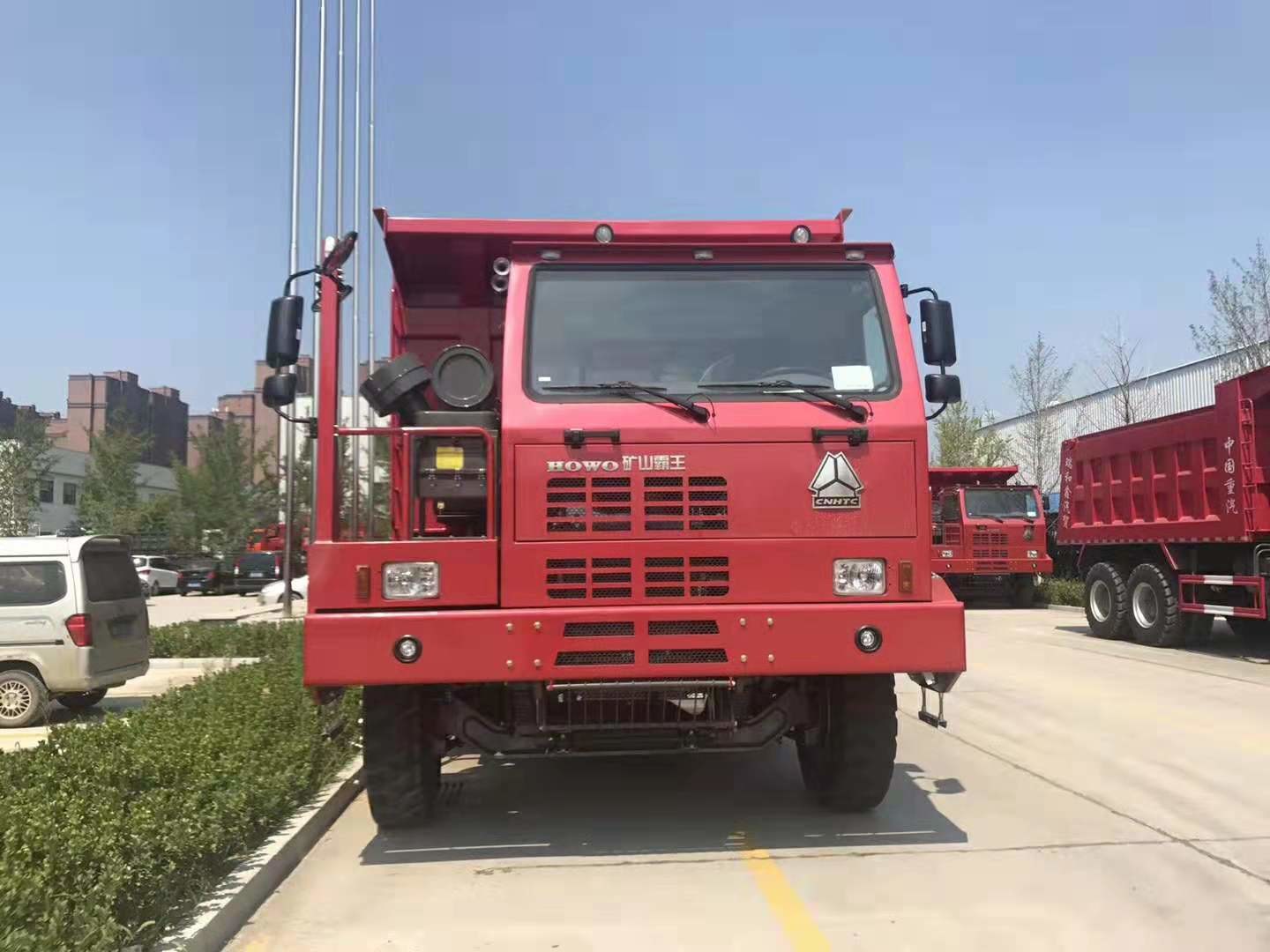 Czerwony kolor Ciężki górniczy wywrotka 6 * 4 / ręczna skrzynia biegów Typ 30 ton Ciężarówka wywrotka