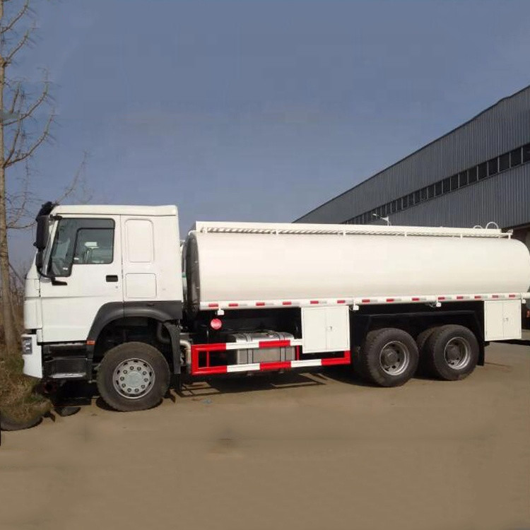 Białe 10 kół 6000 galonów 6x4 Ciężarówka cysterna Euro 2 Ręczna skrzynia biegów