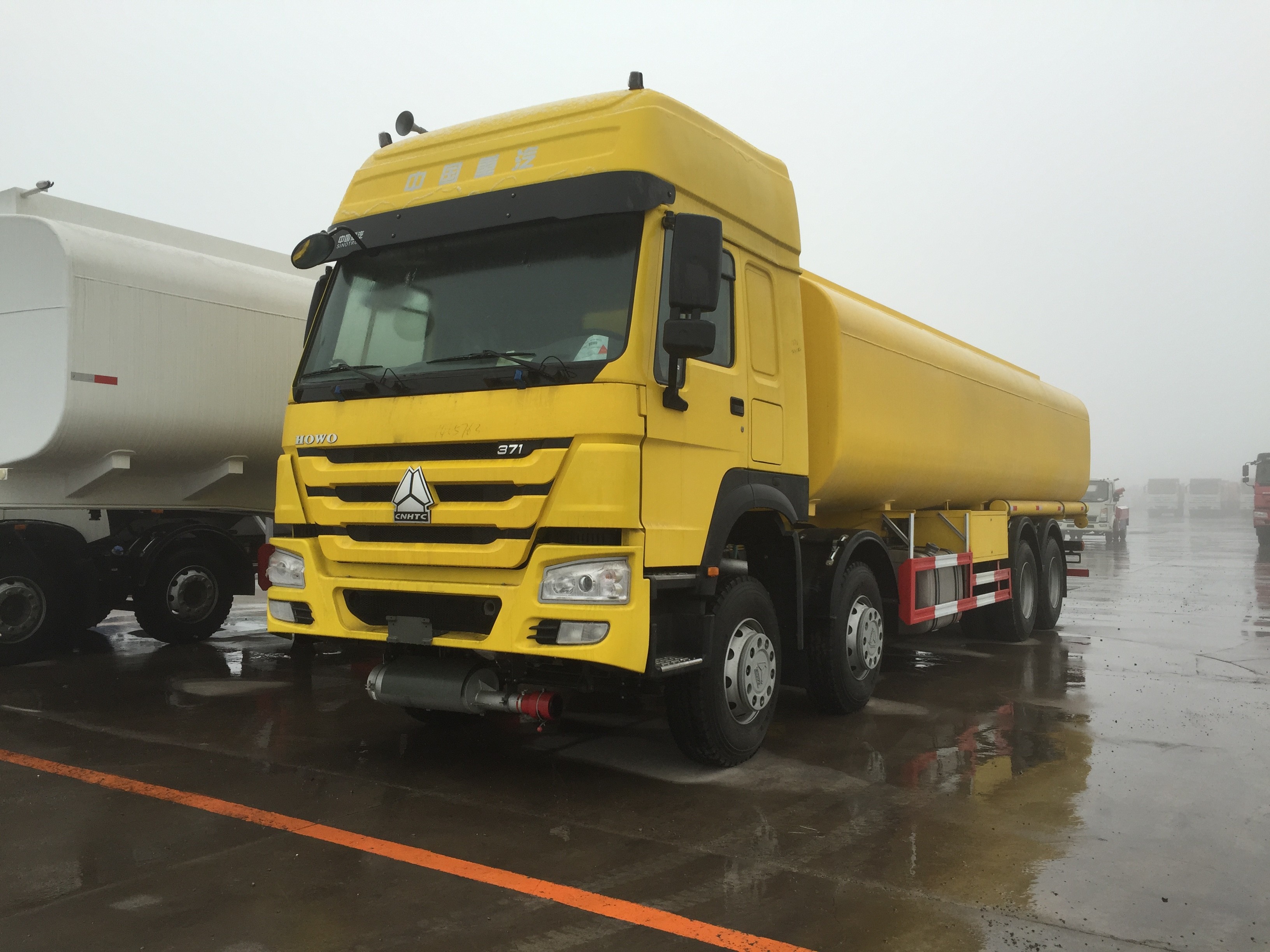 15001 - 30000L Ciężarówka do przewozu świeżego mleka, FAW 15,3m3 Stal nierdzewna 304 6 * 4 Ciężarówka transportowa