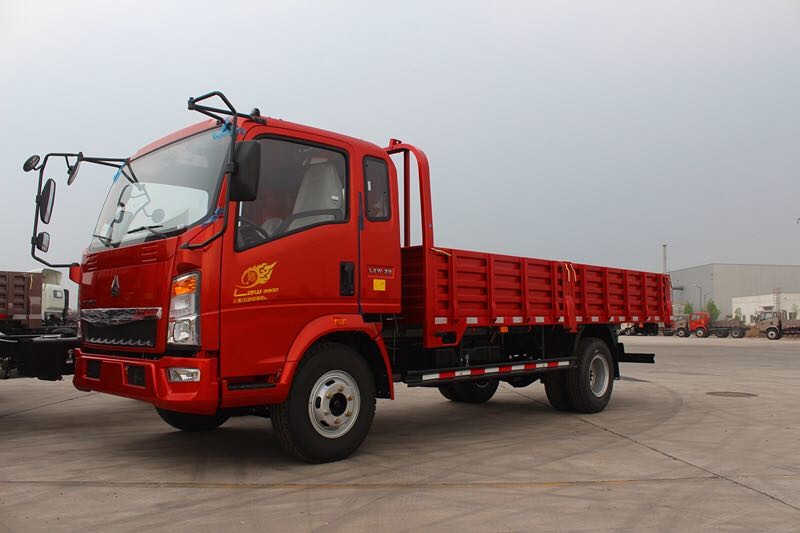 Elegancka lekka ciężarówka Howo 4x2 5 ton Pojemność Czerwony kolor Euro 2 Wysokie bezpieczeństwo