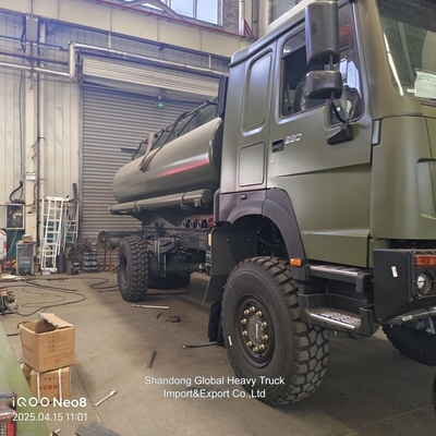 Zbiornik paliwa do transportu ropy naftowej HOWO Ciężarówka z tankiem z niską cenąHOwo 4X4 Ciężarówka z zbiornikiem paliwa