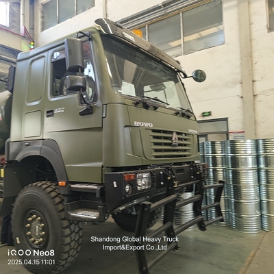 Zbiornik paliwa do transportu ropy naftowej HOWO Ciężarówka z tankiem z niską cenąHOwo 4X4 Ciężarówka z zbiornikiem paliwa