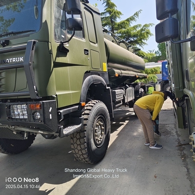 Zbiornik paliwa do transportu ropy naftowej HOWO Ciężarówka z tankiem z niską cenąHOwo 4X4 Ciężarówka z zbiornikiem paliwa