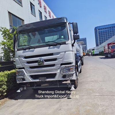 Ciężarówka zbiornikowa z wodą o pojemności 8000 l z zbiornikiem ze stali węglowej i samoprzygramowaną pompą do kanalizacji miejskiej