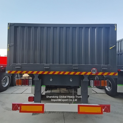 Półnaczepa z stalowym ogrodzeniem o trzech ośnach do transportu ładunków masowych