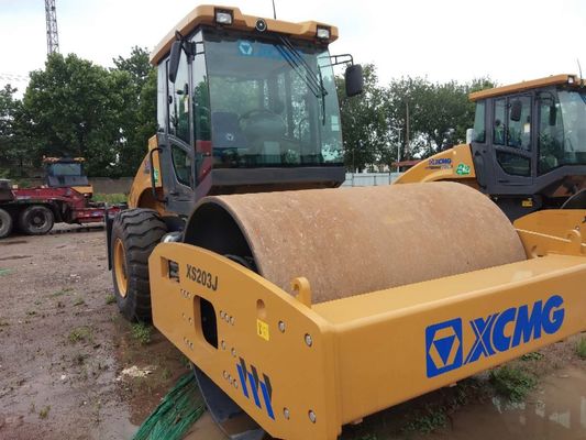 XCMG XS203J 20-tonowy single drum vibratory road roller z silnikiem o mocy 132 kW do kompaktowania ciężkich urządzeń