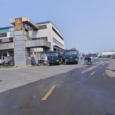 Wózek do odsysania ścieków HOWO 15CBM z napędem 6×4 i hydraulicznym opróżnianiem do czyszczenia szamba