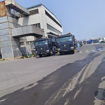 HOWO 15CBM Wysysacz ścieków próżniowych z 6*4 kołem napędowym i hydraulicznym wyciągiem do oczyszczania zbiornika fosforowego