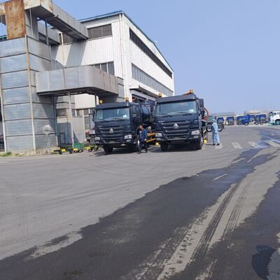 HOWO 15CBM Wysysacz ścieków próżniowy z silnikiem o mocy 266 KM i napędem 6×4 do czyszczenia zbiornika septycznego