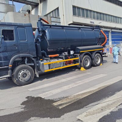 HOWO 15CBM Wysysacz ścieków próżniowych z 6*4 kołem napędowym i hydraulicznym wyciągiem do oczyszczania zbiornika fosforowego