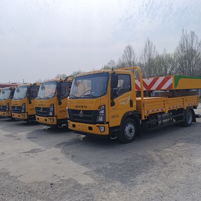 HOWO 4×2 Crash Cushion Truck z wielowarstwową stalową konstrukcją pochłaniającą energię Hydrauliczny system podnoszenia i światła ostrzegawcze LED zapewniające bezpieczeństwo na drodze