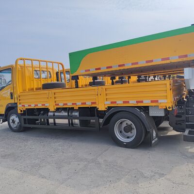 HOWO 4×2 Crash Cushion Truck z wielowarstwową stalową konstrukcją pochłaniającą energię Hydrauliczny system podnoszenia i światła ostrzegawcze LED zapewniające bezpieczeństwo na drodze