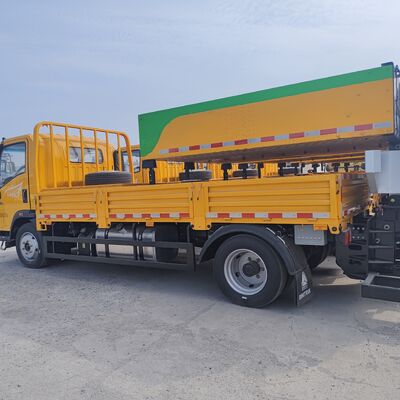 HOWO 4×2 Crash Cushion Truck z wielowarstwową stalową konstrukcją pochłaniającą energię Hydrauliczny system podnoszenia i światła ostrzegawcze LED zapewniające bezpieczeństwo na drodze