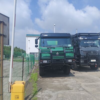 Cysterna na wodę HOWO 6×4 o pojemności 20 000 l, silniku o mocy 371 KM i zbiorniku ze stali węglowej do czyszczenia dróg i tłumienia pyłu