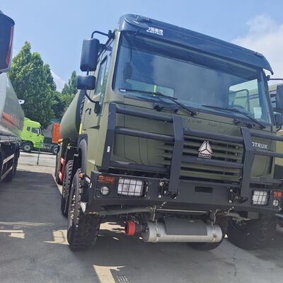 HOWO 8×8 45000L Cisterna paliwowa z silnikiem o mocy 371 KM i napędem na wszystkie koła 8×8 do transportu ciężkiego paliwa