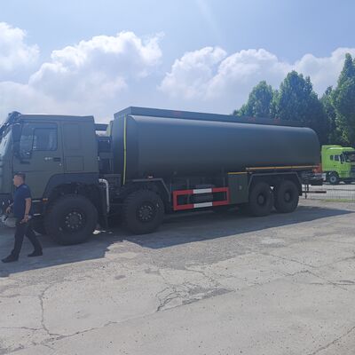 HOWO 8×8 40-litrowy wózek z czołgami paliwa z silnikiem o mocy 371 KM i napędem na wszystkie koła 8×8 do transportu ciężkiego paliwa