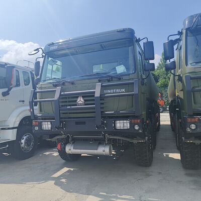 HOWO 8×8 40-litrowy wózek z czołgami paliwa z silnikiem o mocy 371 KM i napędem na wszystkie koła 8×8 do transportu ciężkiego paliwa