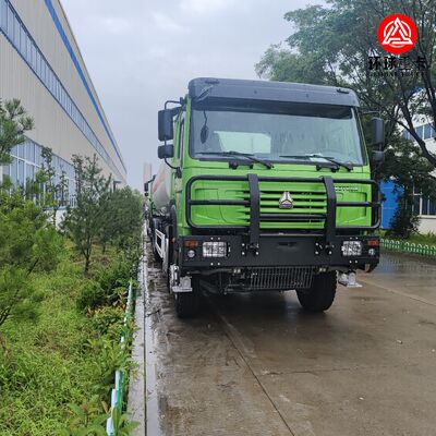 شاحنة صهريج وقود HOWO TX 8×4 – شاحنة نقل وتوزيع الوقود الثقيلة من SINOTRUK