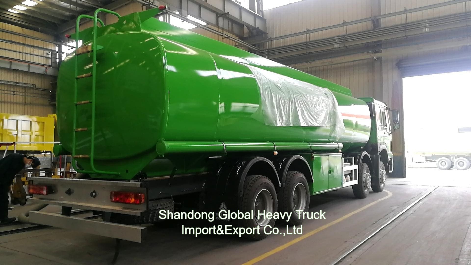 Sinotruk HOWO 8*4 Cisterna paliwowa 12 kół Cisterna olejowa 30000L Cisterna do dystrybucji