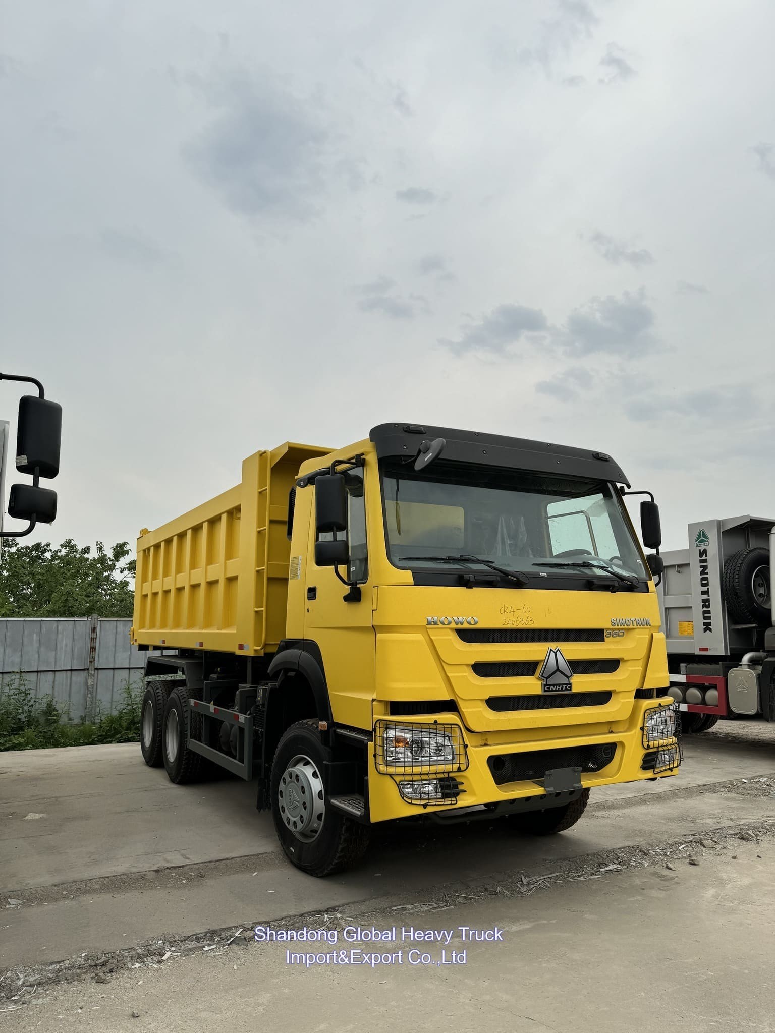 Sinotruck HOWO 25t-100t 8*4 Diesel używany transport dostawca ciężarówka 12-kołowa ciężarówka