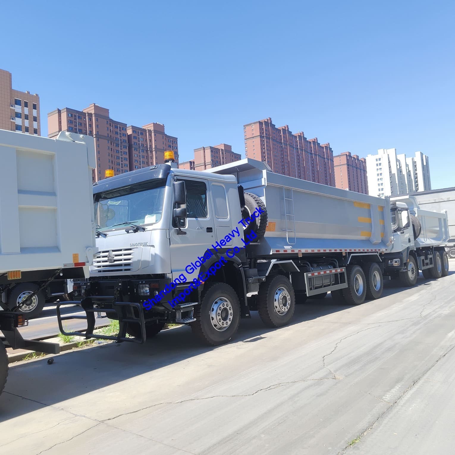 China Sinotruck HOWO 6X4 15ton 10kołowe ciężarówki z wywrotem 8X4 kołowe 371HP 375HP używane ciężarówki z odpadami