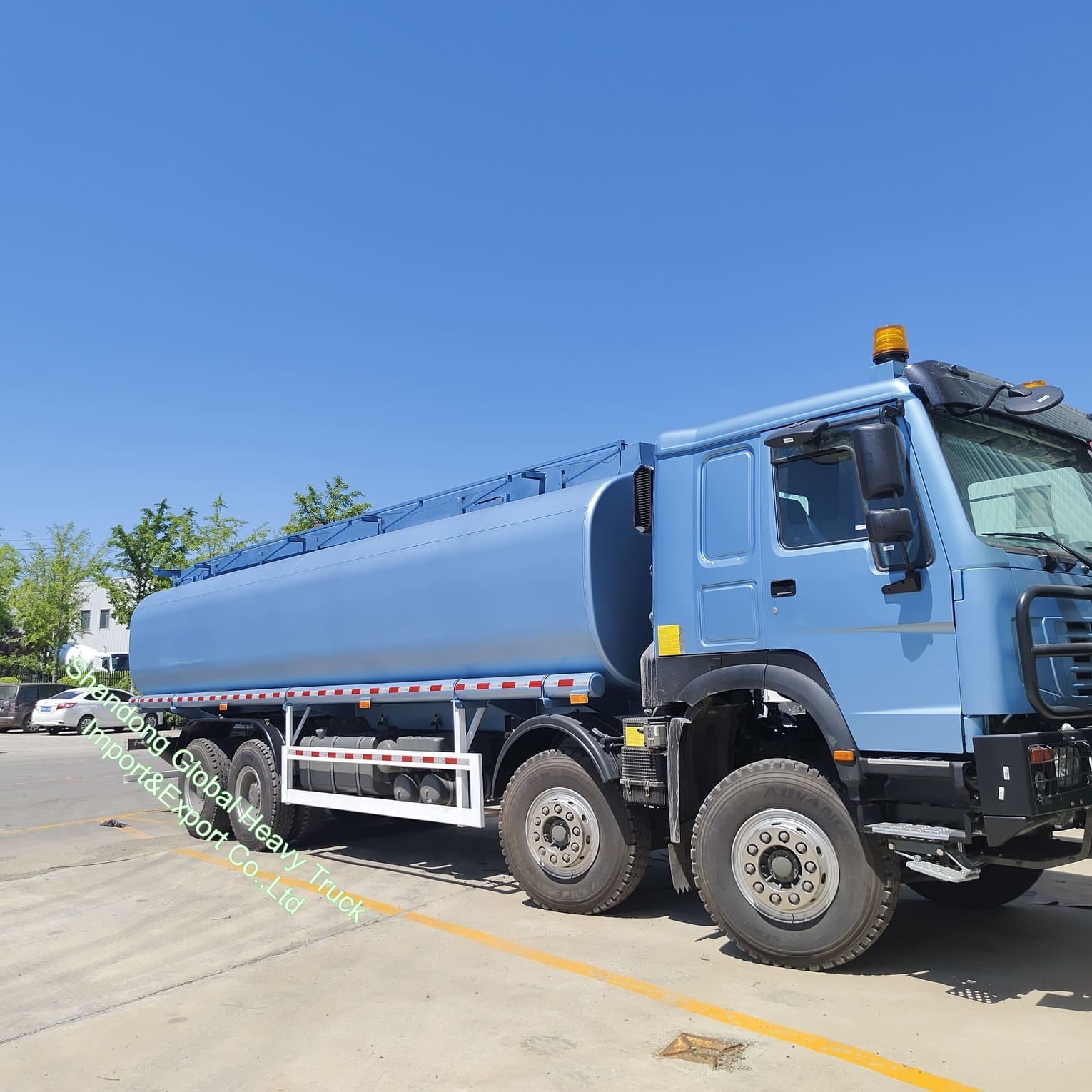 Ciężki 33000 litrów 8*4 Ciężarówka paliwowa HOWO Przyczepa Zbiornik paliwa Diesel Zbiornik oleju Czołg