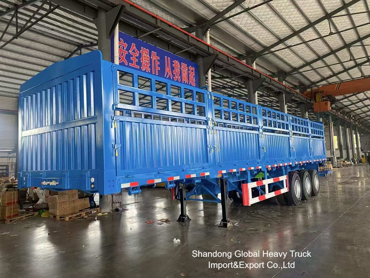 Połówka przyczepy z ogrodzeniem o długości 3 osi 60 ton do transportu zwierząt gospodarskich