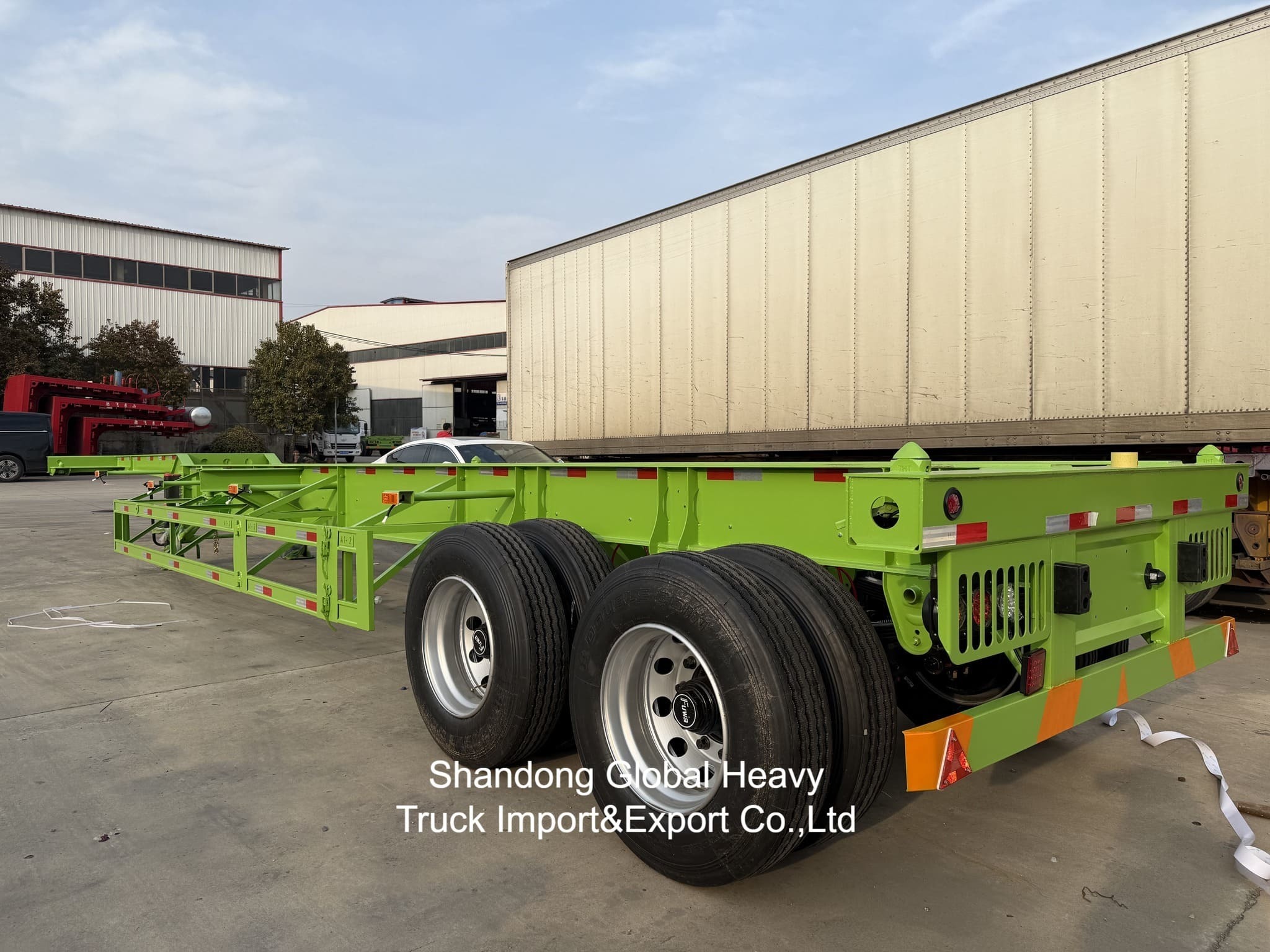 Heavy Duty Low Bed Semi Trailer with Q345B Steel and Jost 28ton Outrigger for 13,000mm Length Transport