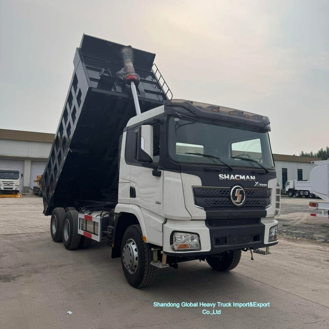 Nowy Shacman X3000 6×4 z silnikiem o mocy 380-420 KM i ładunkiem 30-35 ton