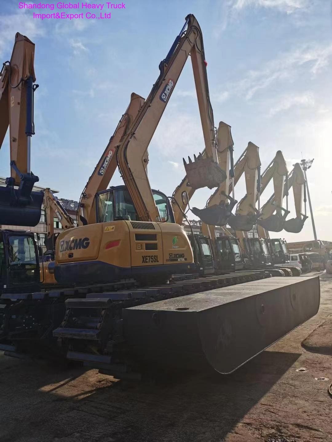 30 Ton Amphibious Excavator with Long Reach Design for River Dredging and Port Construction