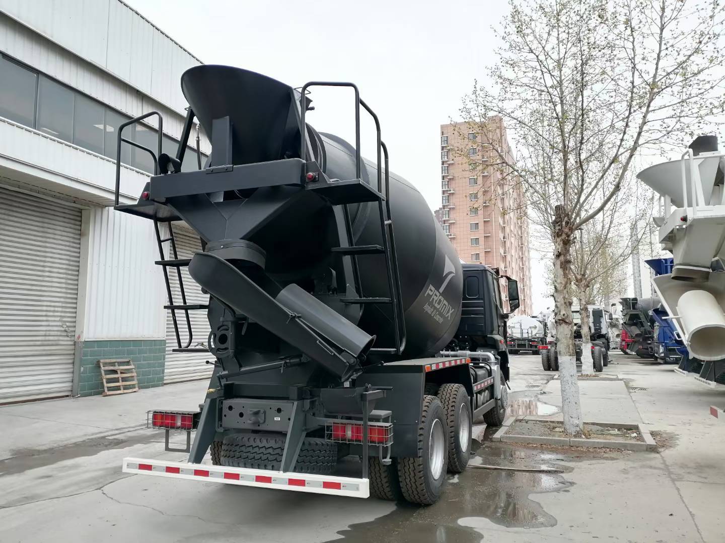 12 pojemności sześciokątowej 6x4 układ napędowy Euro 2 Standardowa norma emisji Ciężarówka do mieszania betonu do ciężkiej budowy