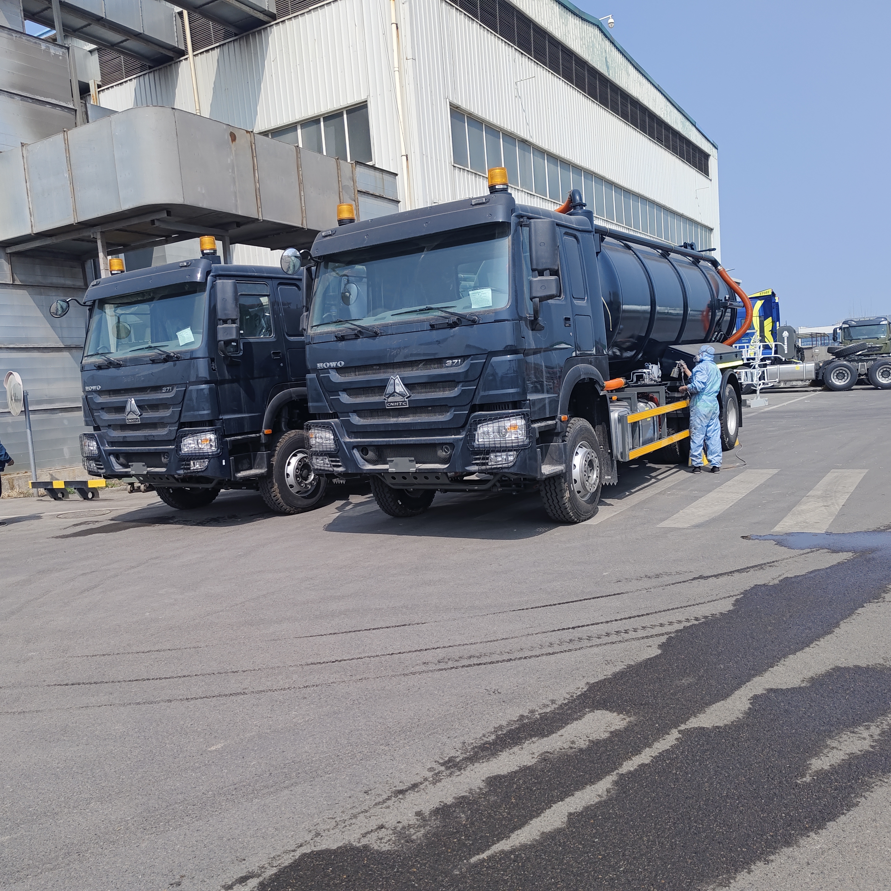 Wózek do odsysania ścieków HOWO 15CBM z napędem 6×4 i hydraulicznym opróżnianiem do czyszczenia szamba