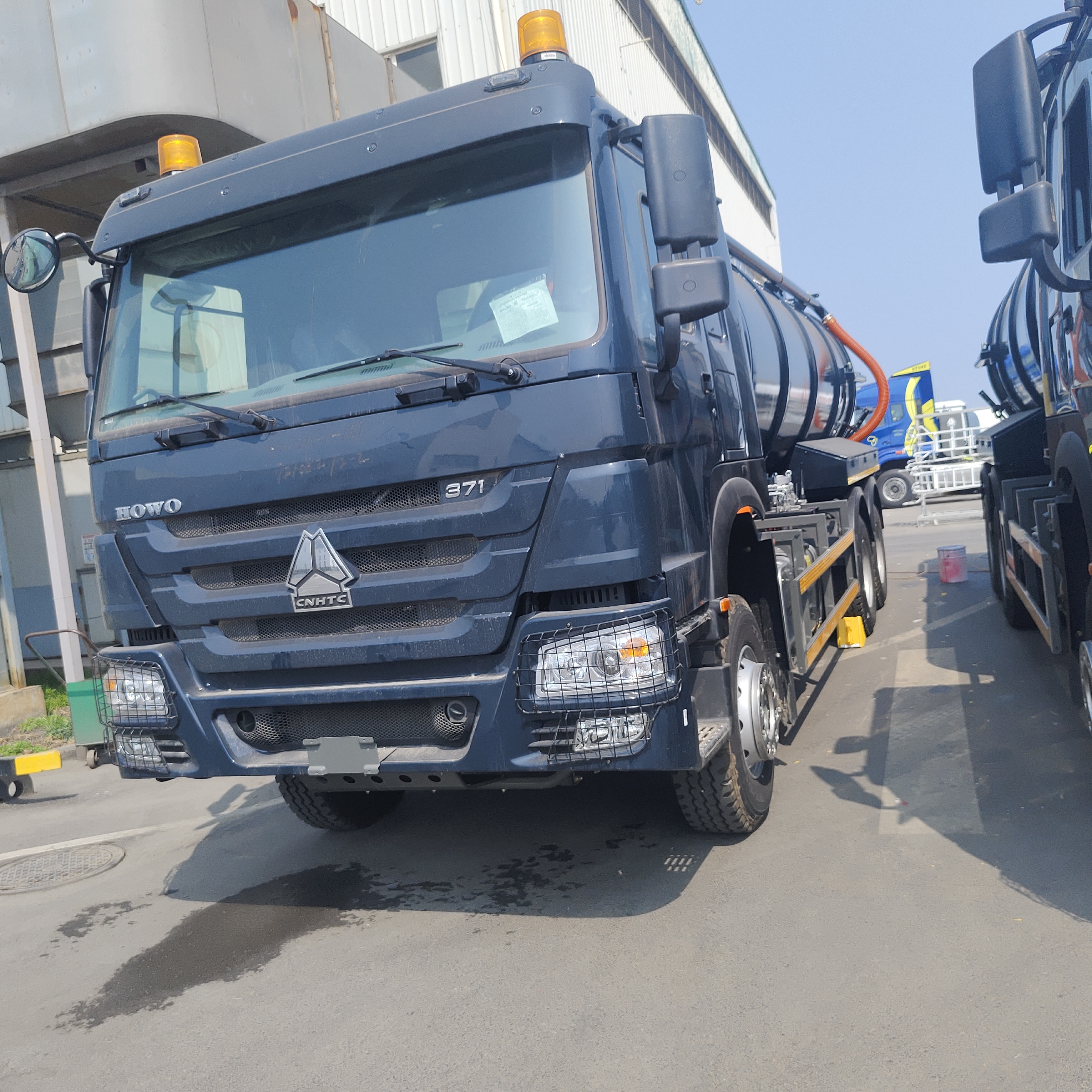 HOWO 15CBM Wysysacz ścieków próżniowych z napędem 6×4 i silnikiem 336 KM do czyszczenia zbiorników septycznych i transportu błota