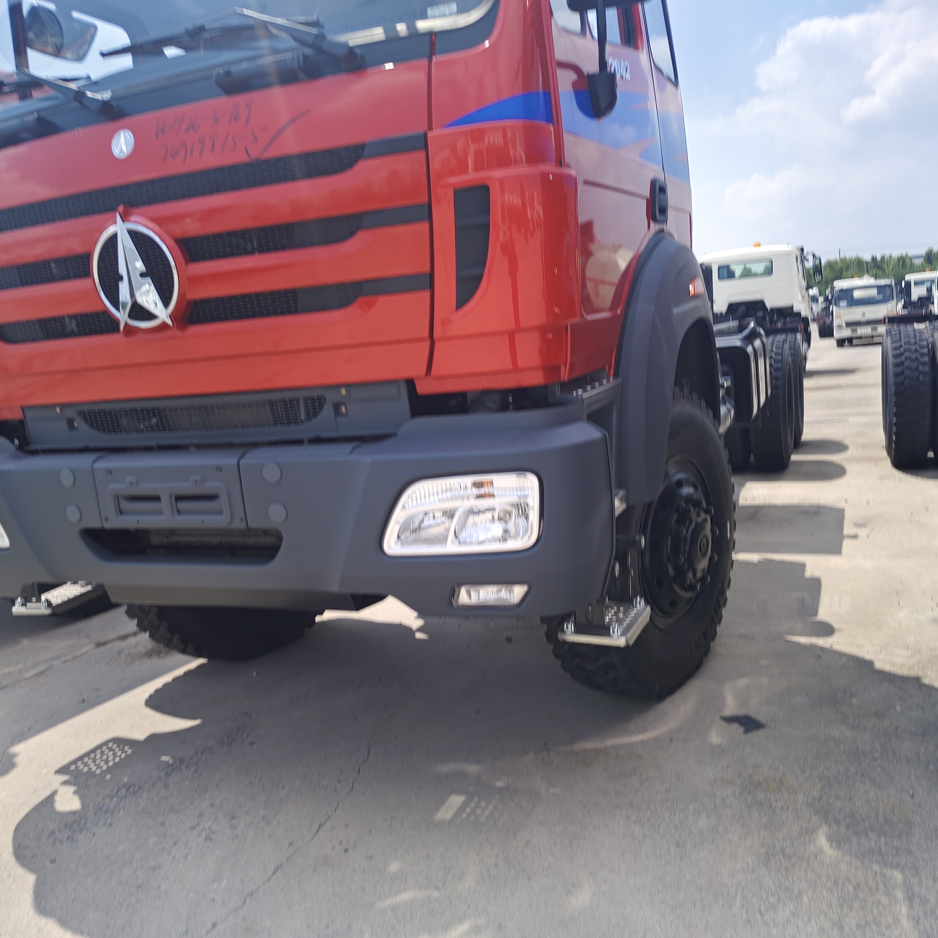 BEIBEN 2642 6×4 ciężka ciężarówka z silnikiem WEICHAI o mocy 420 KM i podwoziem Mercedes-Benz Technology
