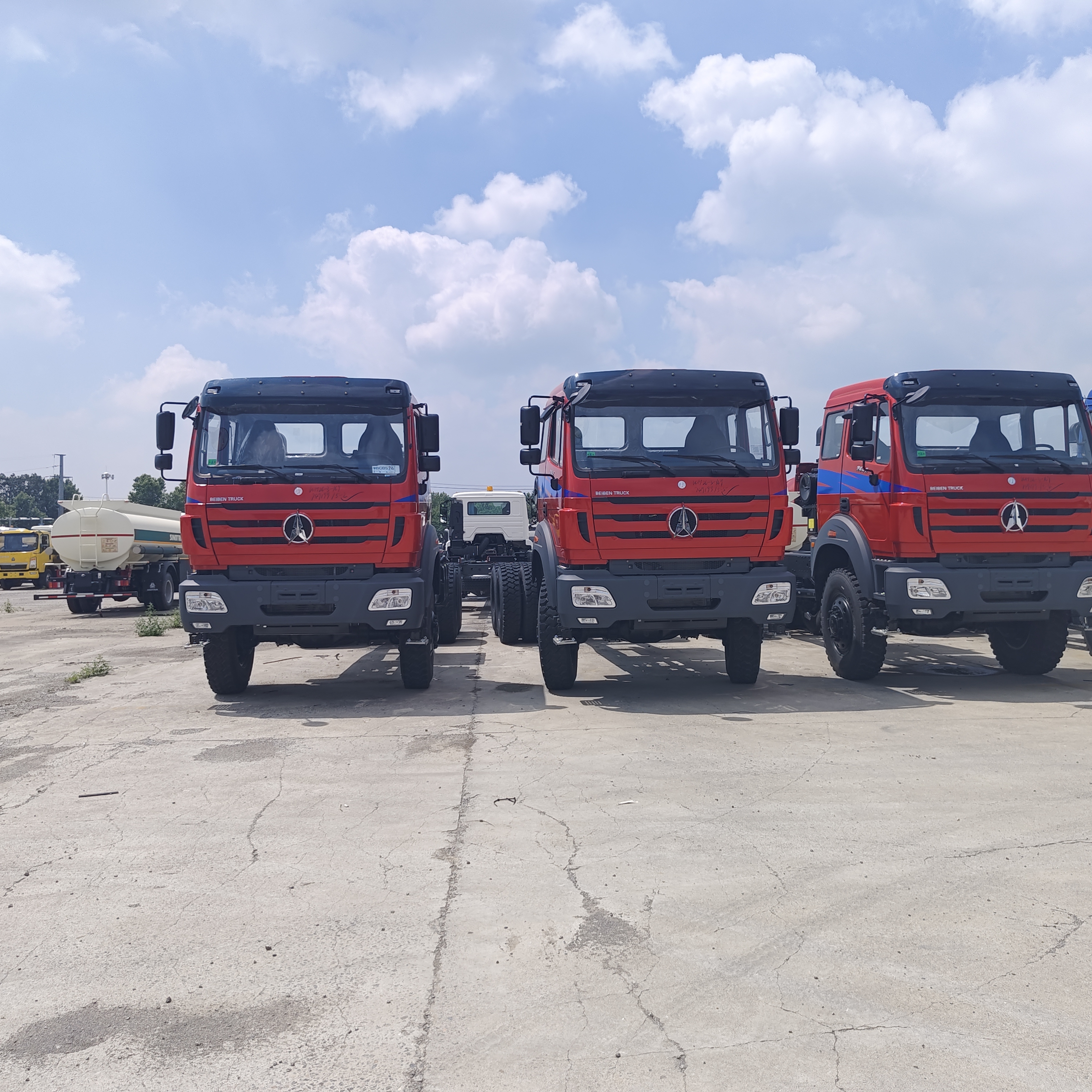 BEIBEN 2642 8×4 ciężki ciężarówka górnicza z silnikiem WEICHAI o mocy 420 KM i ładunkiem 35-45 ton do górnictwa i kamieniołomu