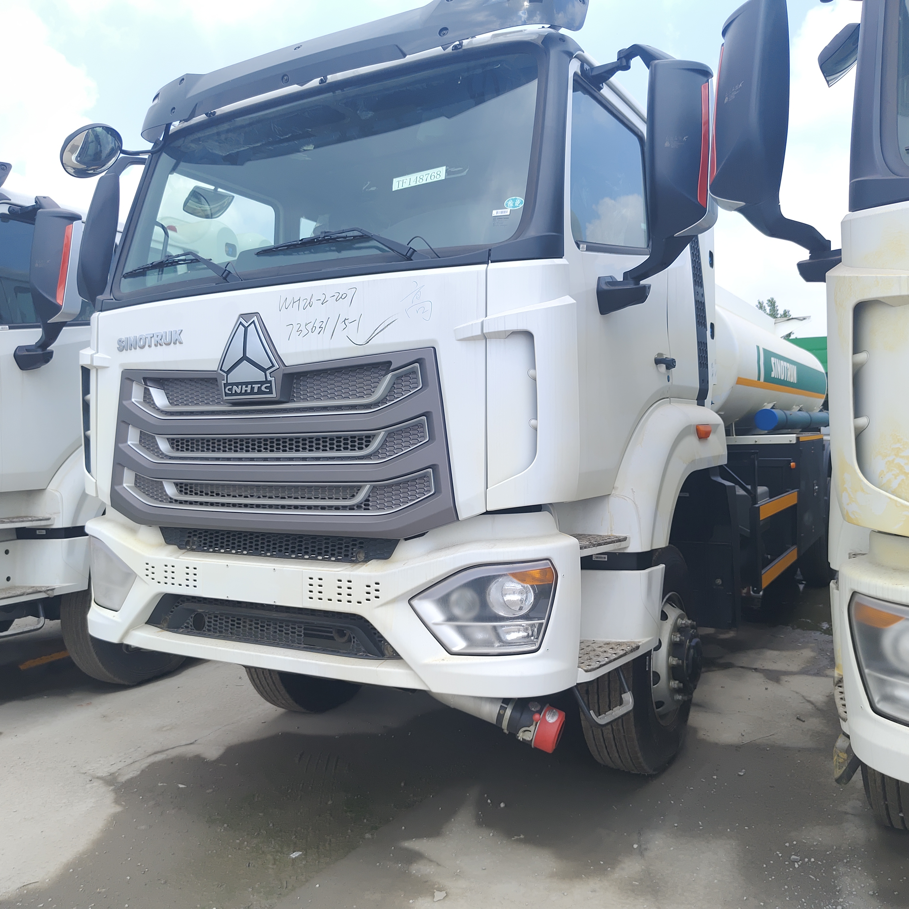 HOWO NX 6×4 CNG Tank Tank Truck z silnikiem o mocy 400 KM i pojemnością 30 000 L do transportu oleju napędowego i benzyny