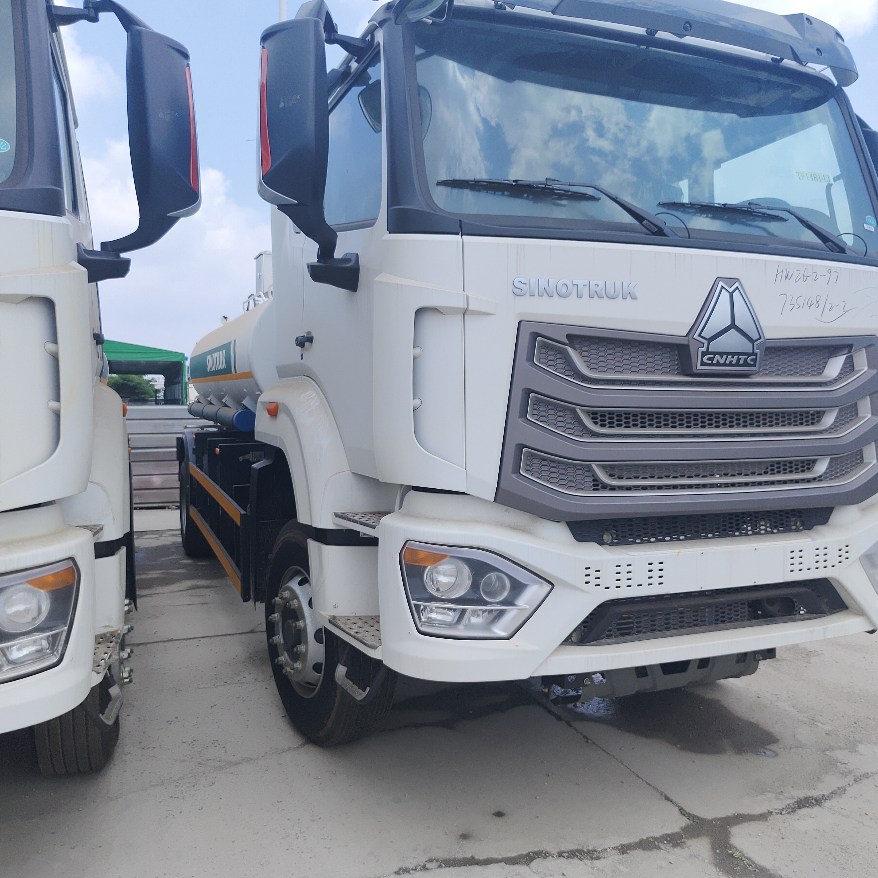 HOWO NX 6×4 CNG Tank Tank z silnikiem o mocy 400 KM i ładunkiem 20 T do transportu oleju napędowego i benzyny