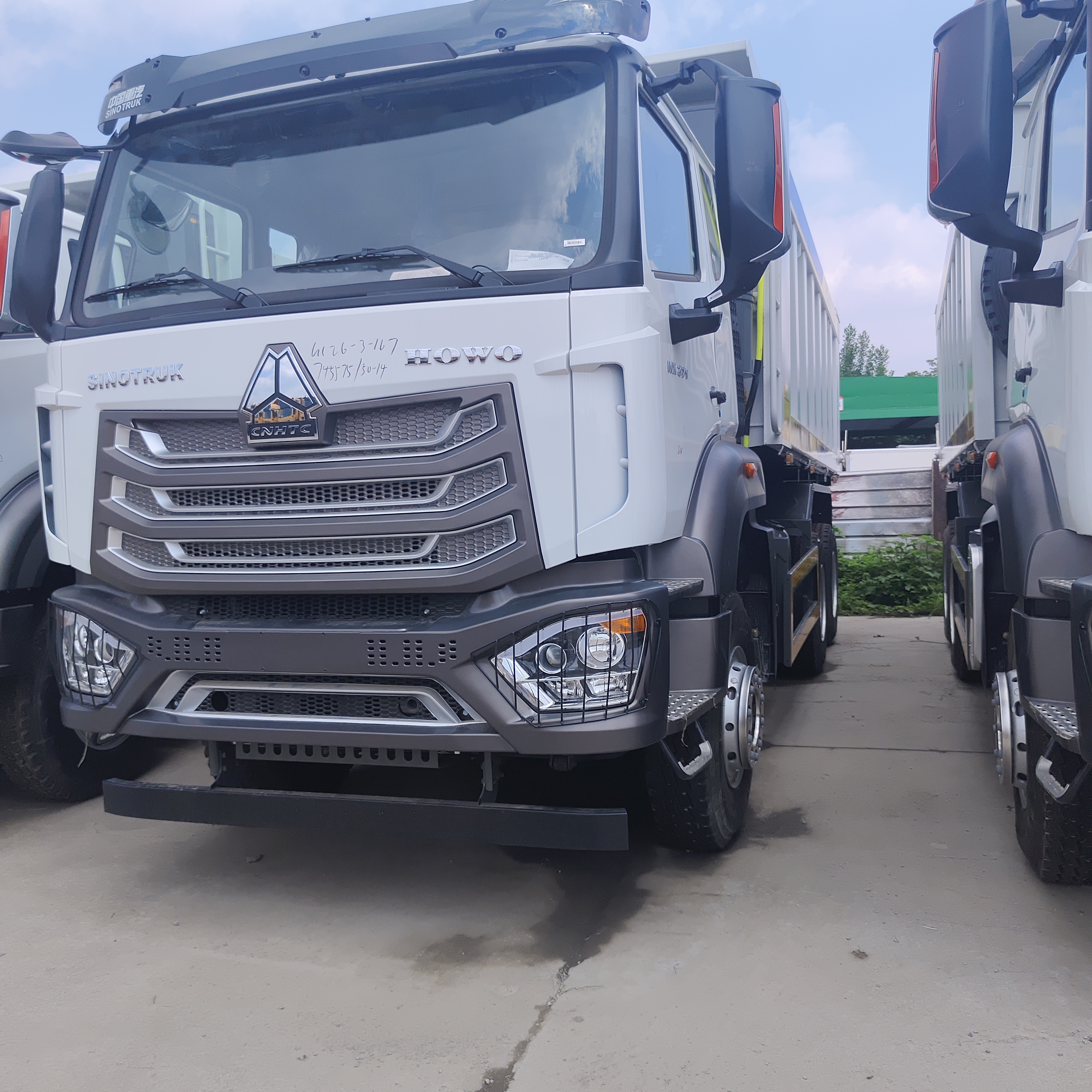 Wywrotka górnicza HOWO NX 6×4 o dużej wytrzymałości z silnikiem 430 KM i ładownością 30–35 ton dla Afryki