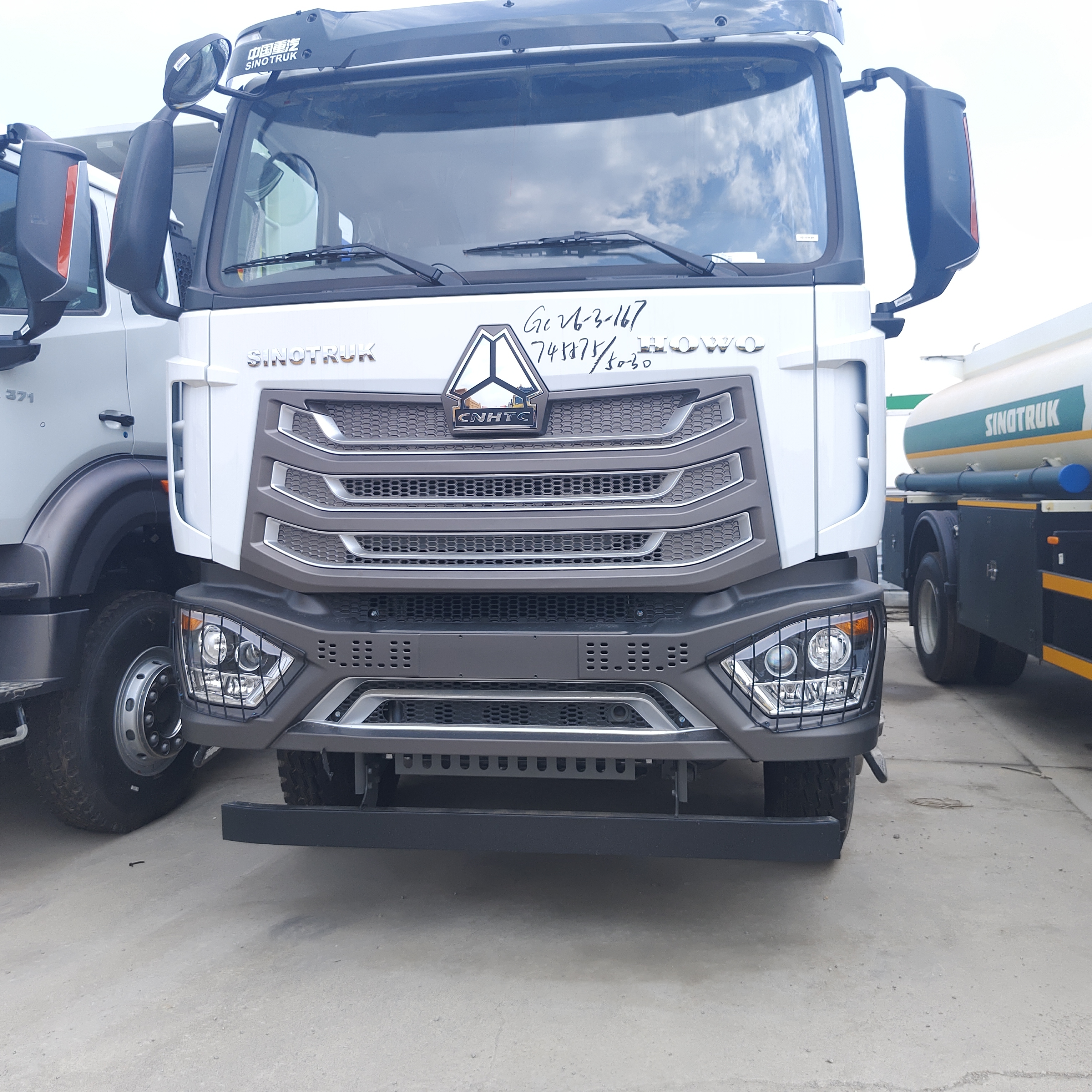 HOWO NX 6×4 30CBM ciężka ciężarówka z silnikiem o mocy 400 KM do górnictwa i budownictwa