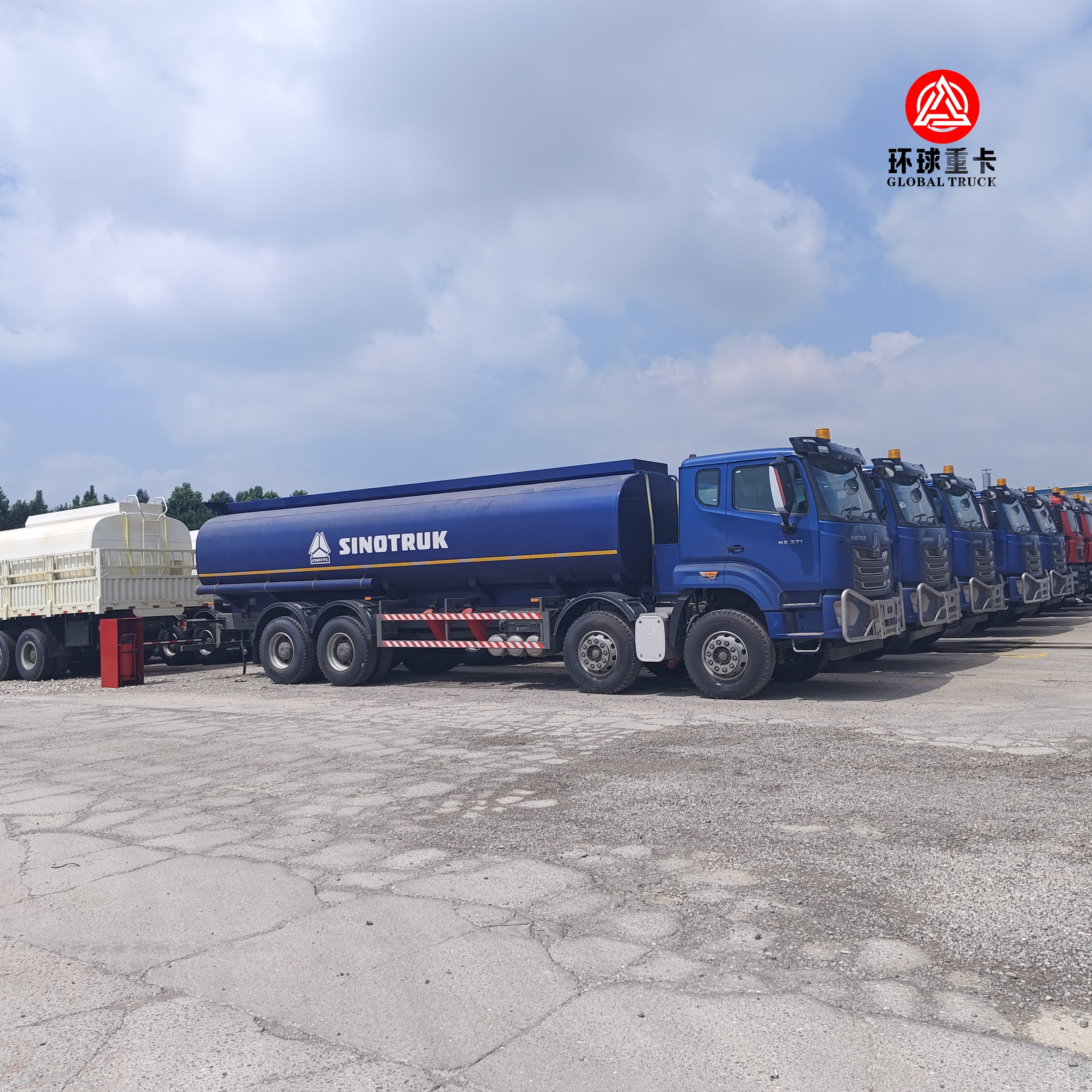 Ciężarówka cysterna na paliwo HOWO NX 8x4 30000L, ciężka cysterna dieslowska na rynek Tanzanii